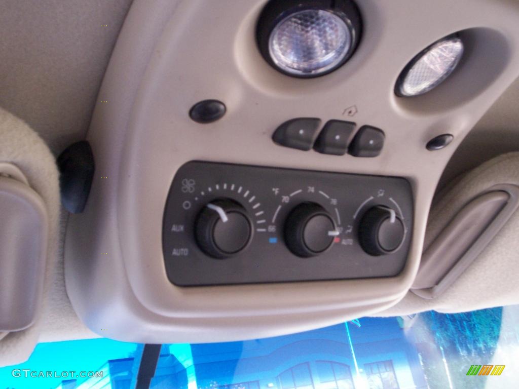 2003 Chevrolet Suburban 1500 LT 4x4 Controls Photo #39156217
