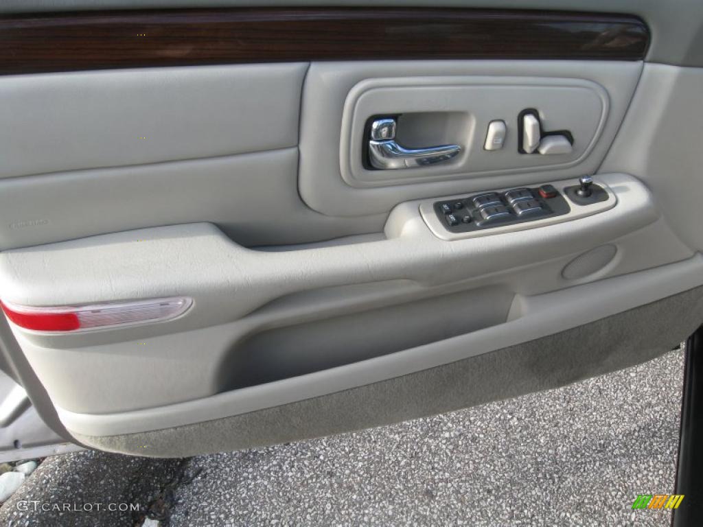 1999 Cadillac DeVille Sedan Neutral Shale Door Panel Photo #39156689