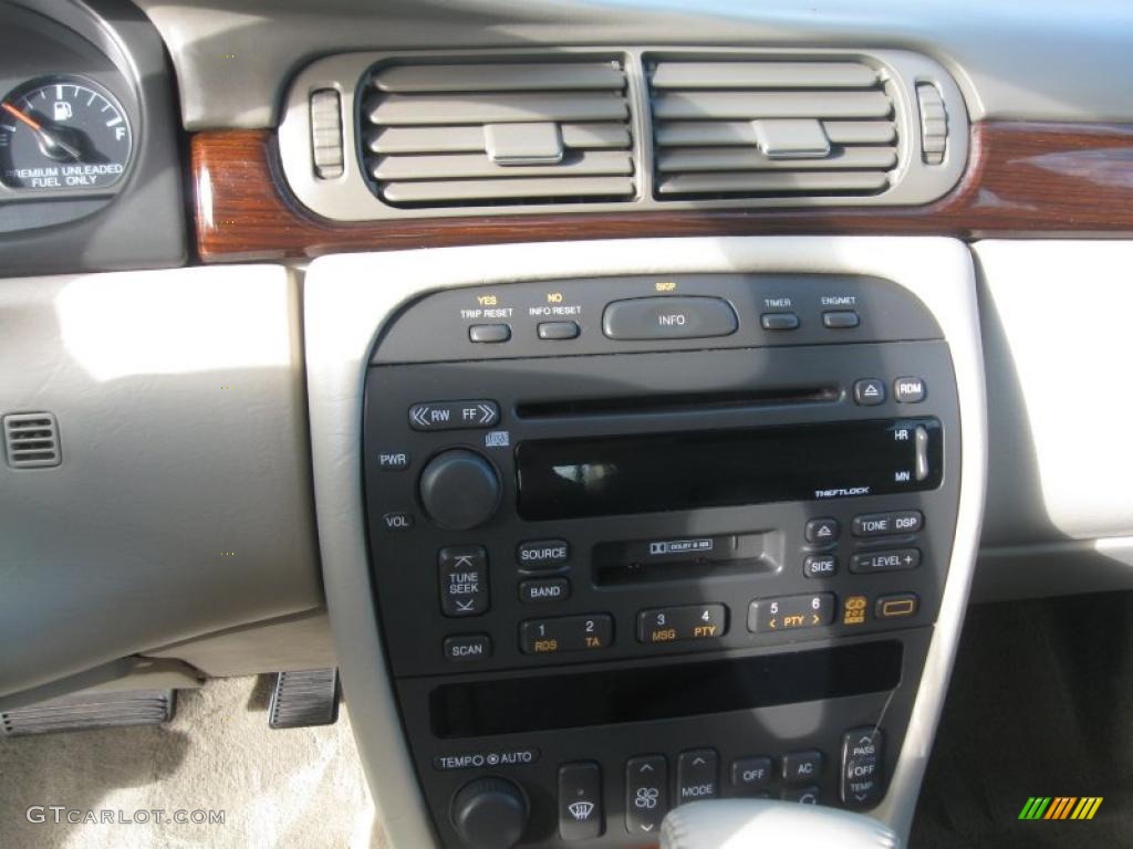 1999 Cadillac DeVille Sedan Controls Photo #39156737