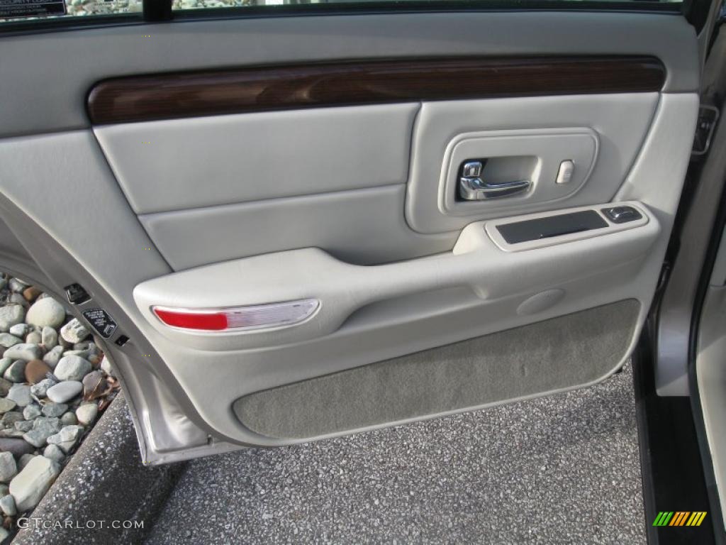 1999 Cadillac DeVille Sedan Neutral Shale Door Panel Photo #39156785