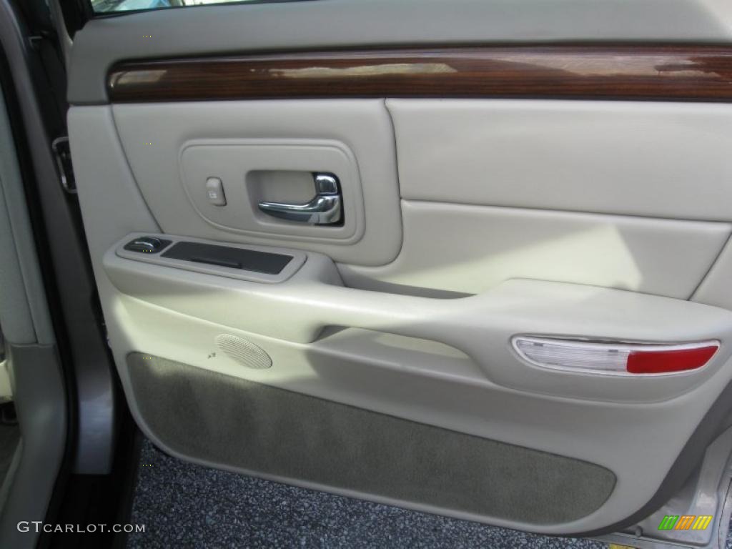 1999 Cadillac DeVille Sedan Neutral Shale Door Panel Photo #39156817