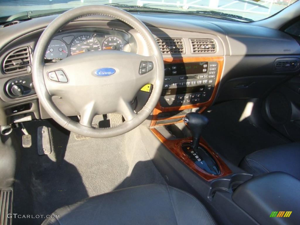 2003 Ford Taurus SEL Dark Charcoal Dashboard Photo #39161446