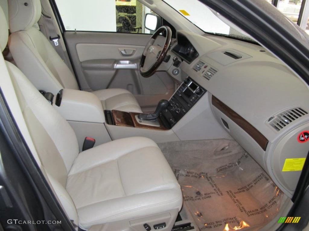 Taupe/Light Taupe Interior 2005 Volvo XC90 V8 AWD Photo #39161550