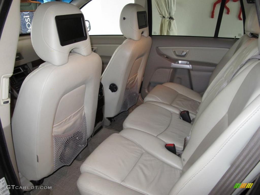 Taupe/Light Taupe Interior 2005 Volvo XC90 V8 AWD Photo #39161574