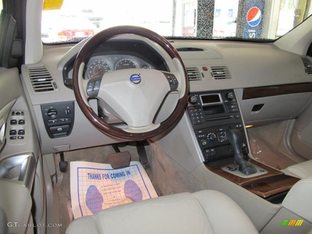 Taupe/Light Taupe Interior 2005 Volvo XC90 V8 AWD Photo #39161582