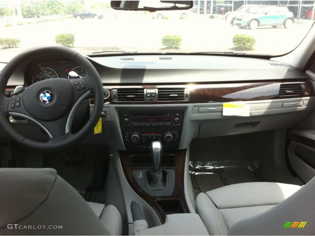 2010 3 Series 328i Sedan - Jet Black / Gray Dakota Leather photo #4