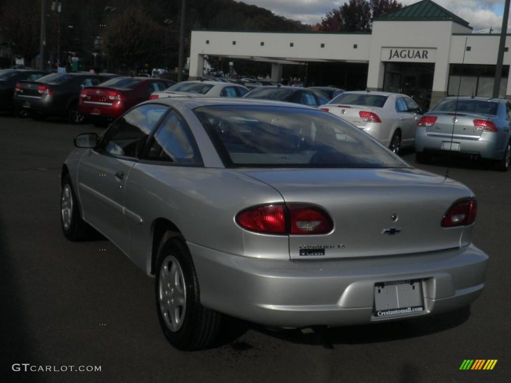 2002 Cavalier LS Coupe - Ultra Silver Metallic / Graphite photo #4