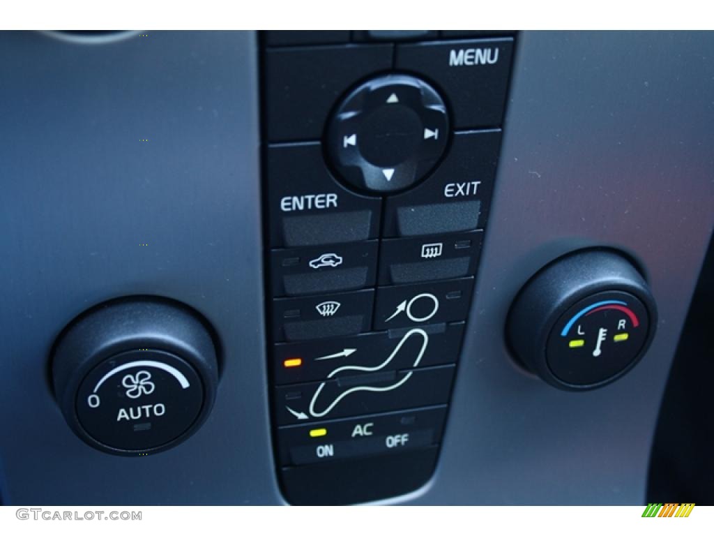 2005 Volvo V50 T5 Controls Photo #39166698