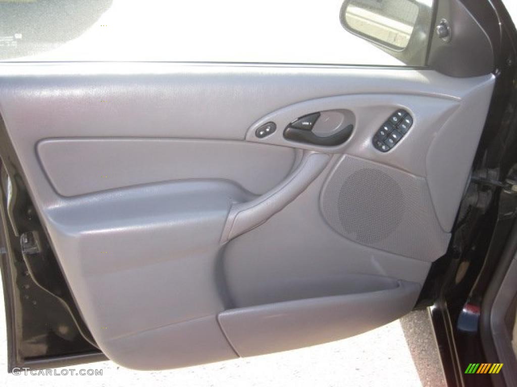 2004 Ford Focus ZTS Sedan Medium Graphite Door Panel Photo #39166706