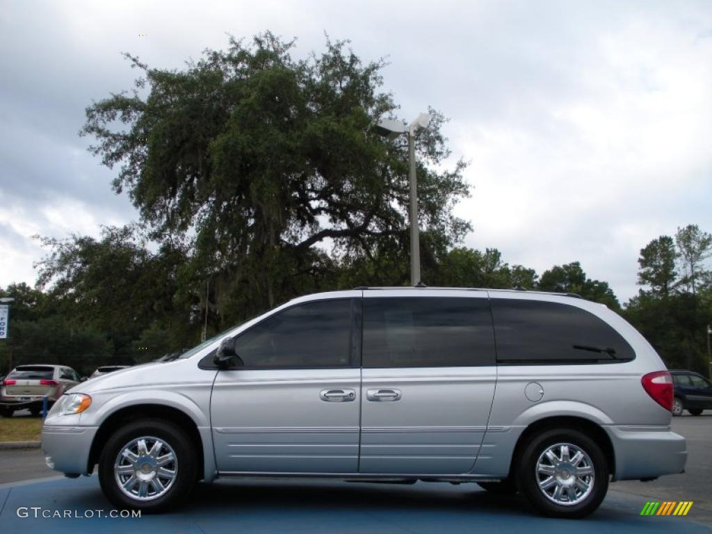Bright Silver Metallic 2007 Chrysler Town & Country Limited Exterior Photo #39166850