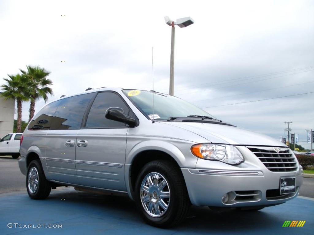 Bright Silver Metallic 2007 Chrysler Town & Country Limited Exterior Photo #39166918