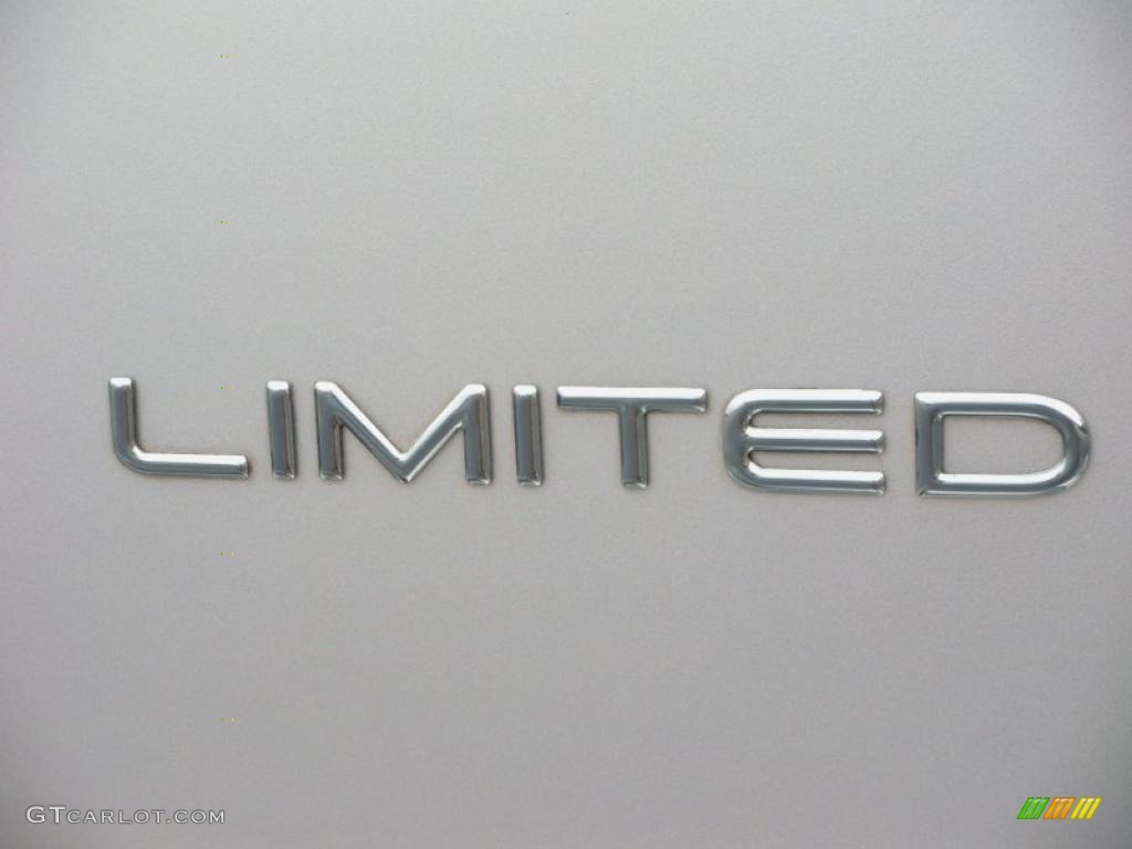 2007 Chrysler Town & Country Limited Marks and Logos Photo #39166956