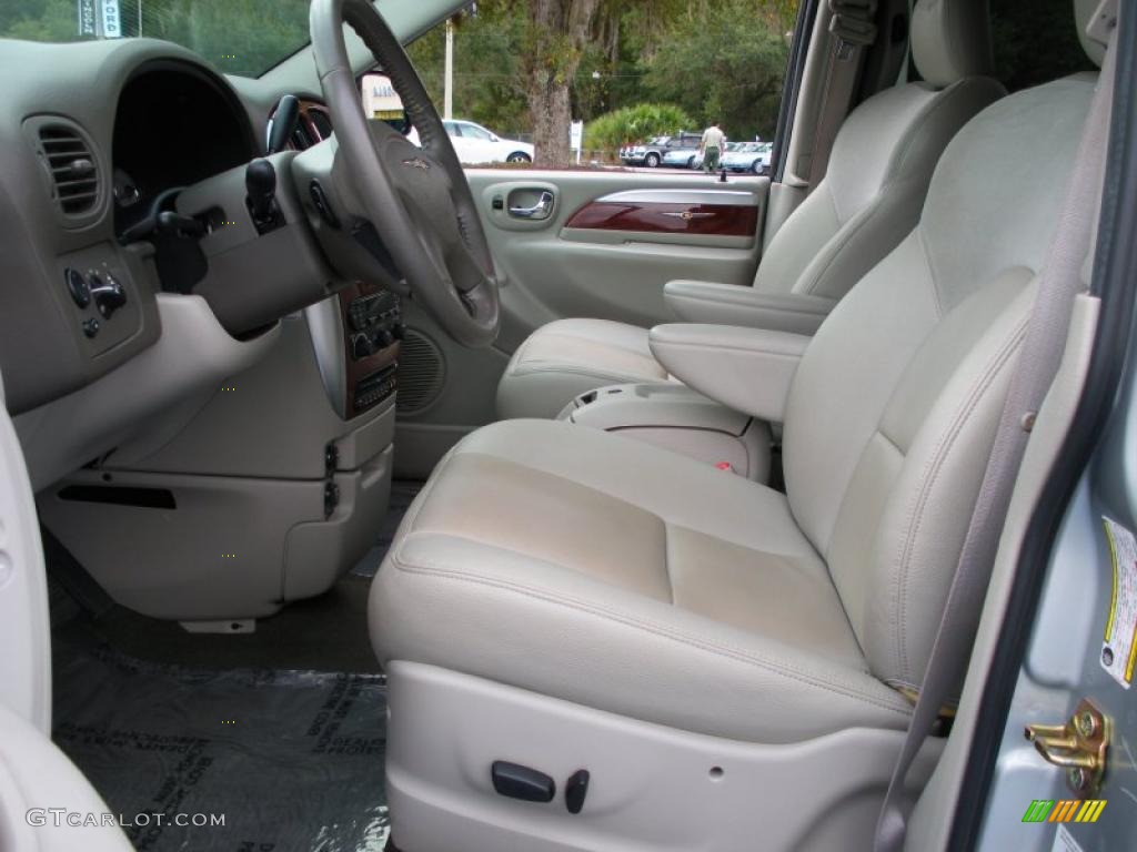 Dark Khaki/Light Graystone Interior 2007 Chrysler Town & Country Limited Photo #39166994