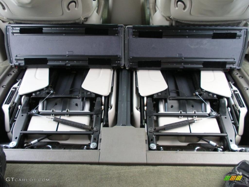 2007 Chrysler Town & Country Limited Trunk Photo #39167070