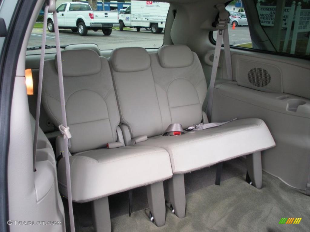 Dark Khaki/Light Graystone Interior 2007 Chrysler Town & Country Limited Photo #39167086