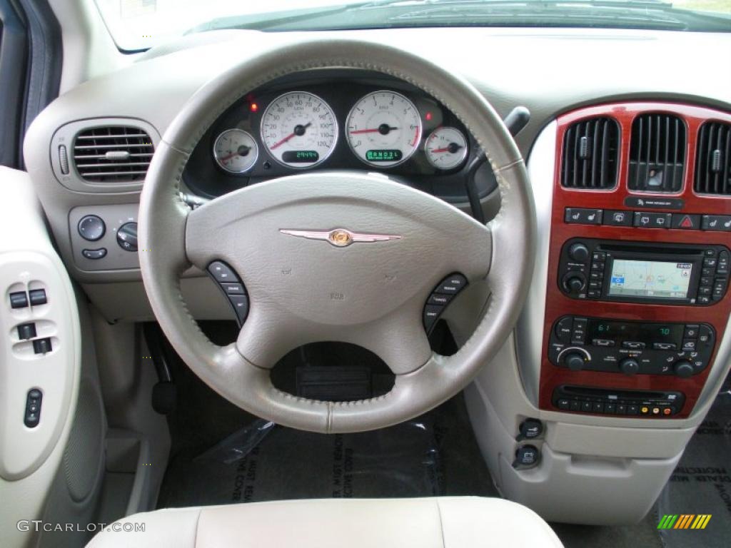 2007 Chrysler Town & Country Limited Dark Khaki/Light Graystone Steering Wheel Photo #39167150