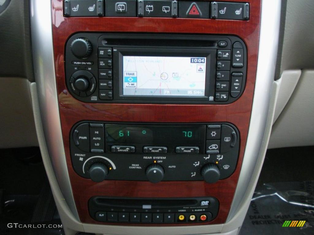 2007 Chrysler Town & Country Limited Controls Photo #39167210