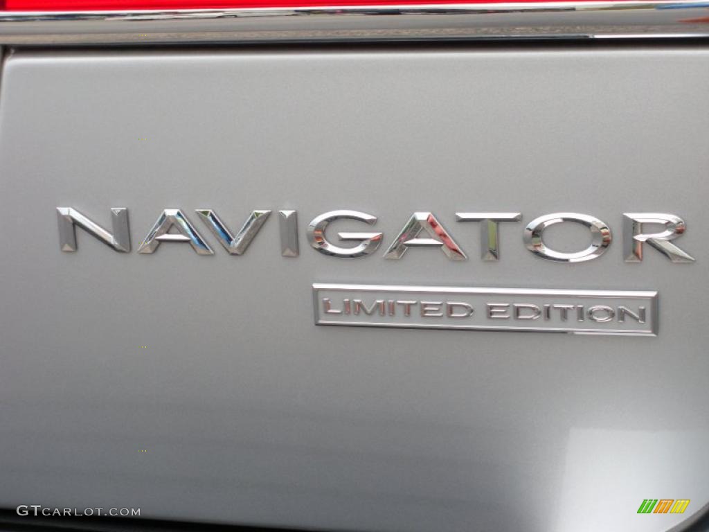 2010 Lincoln Navigator Limited Edition Marks and Logos Photos