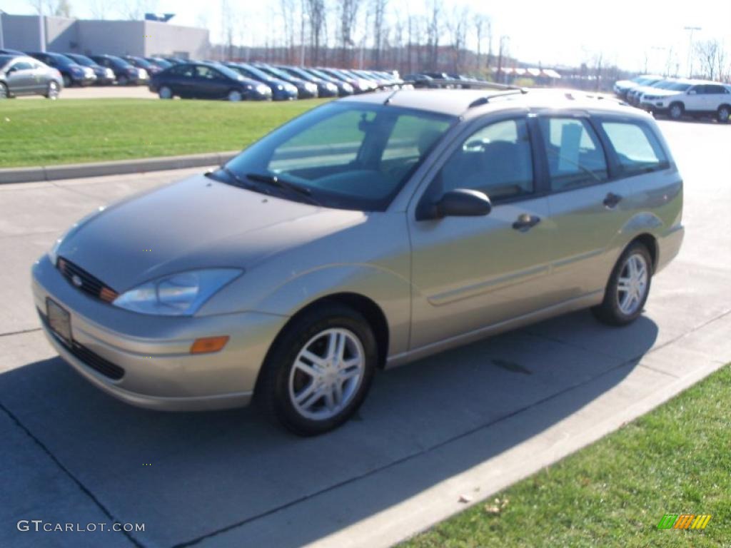 2001 Focus SE Wagon - Jackpot Gold Metallic / Medium Pebble photo #3