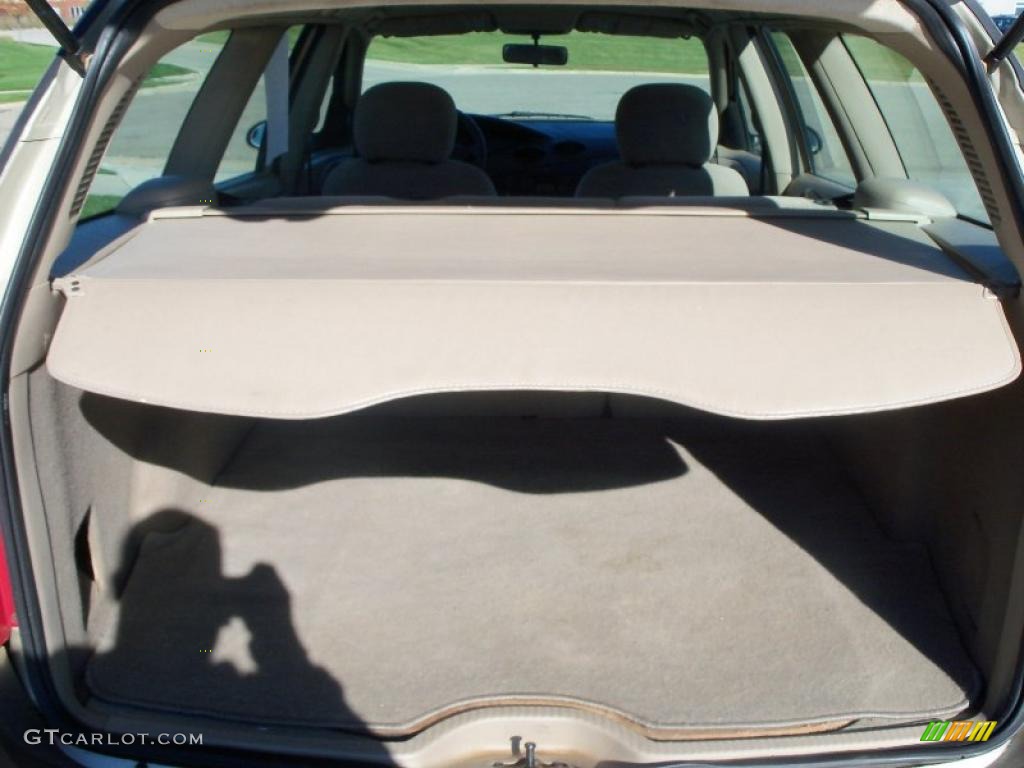 2001 Ford Focus SE Wagon Trunk Photo #39169314