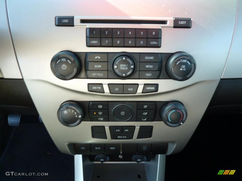 2008 Ford Focus SE Coupe Controls Photo #39171190