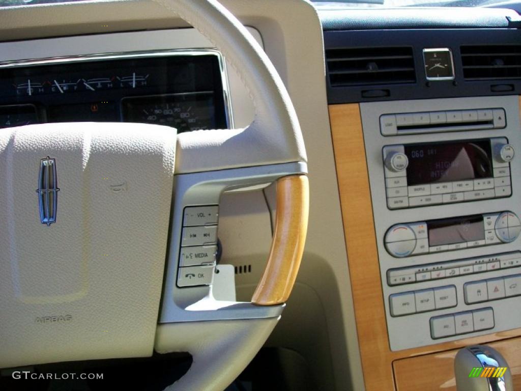 2010 Lincoln Navigator 4x4 Controls Photo #39171595