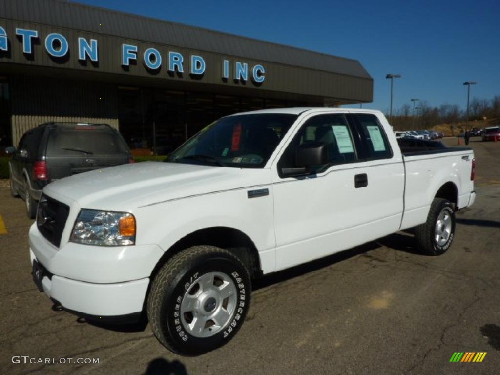 2004 F150 STX SuperCab 4x4 - Oxford White / Dark Flint photo #8