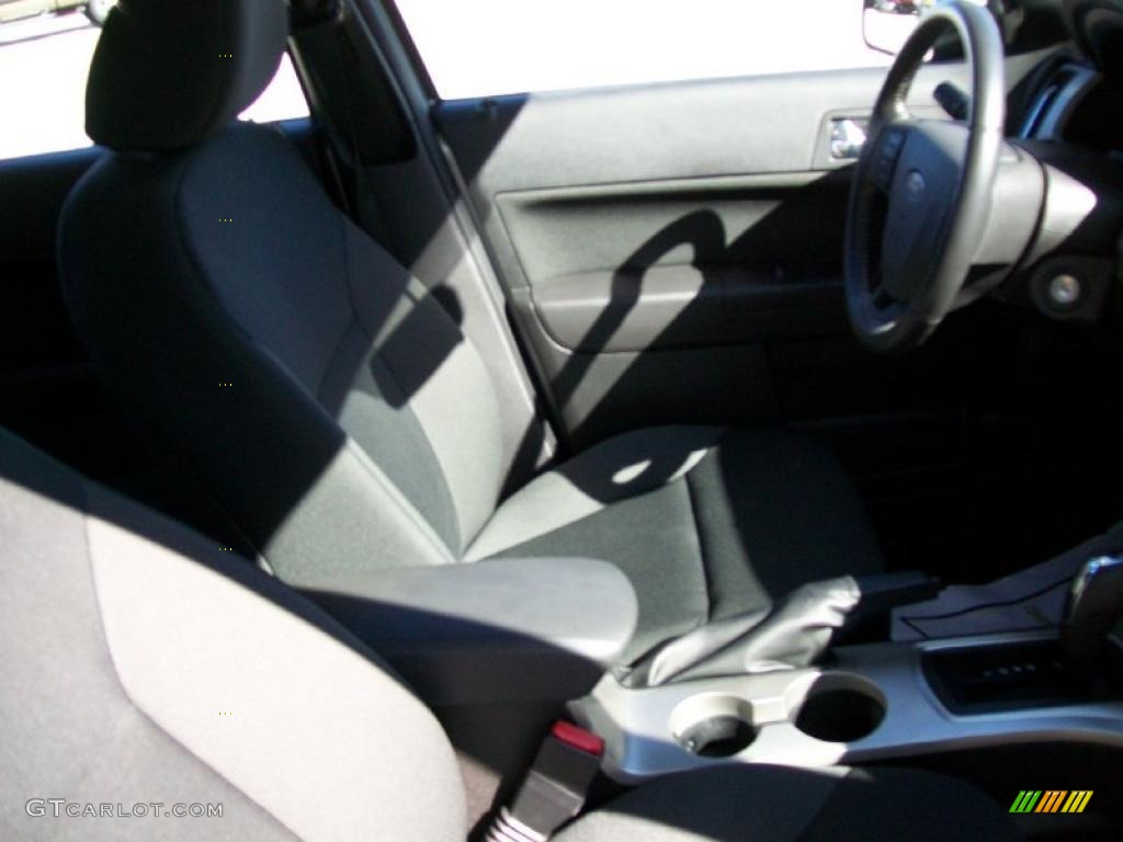 2010 Focus SES Sedan - Ingot Silver Metallic / Charcoal Black photo #6