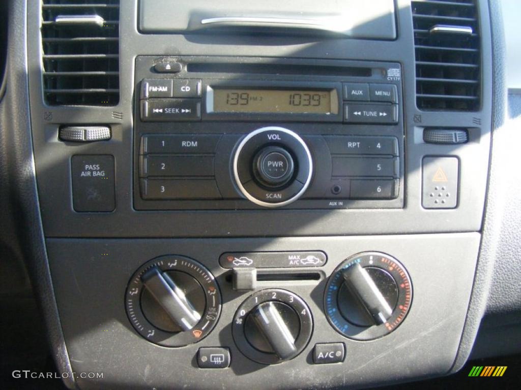 2010 Nissan Versa 1.8 S Sedan Controls Photo #39172758