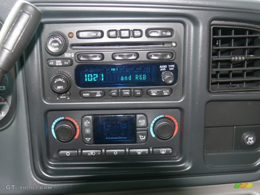 2006 Chevrolet Suburban LT 1500 4x4 Controls Photo #39174462