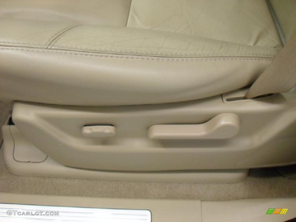Light Cashmere/Ebony Interior 2007 Chevrolet Suburban 1500 LT Photo #39177223