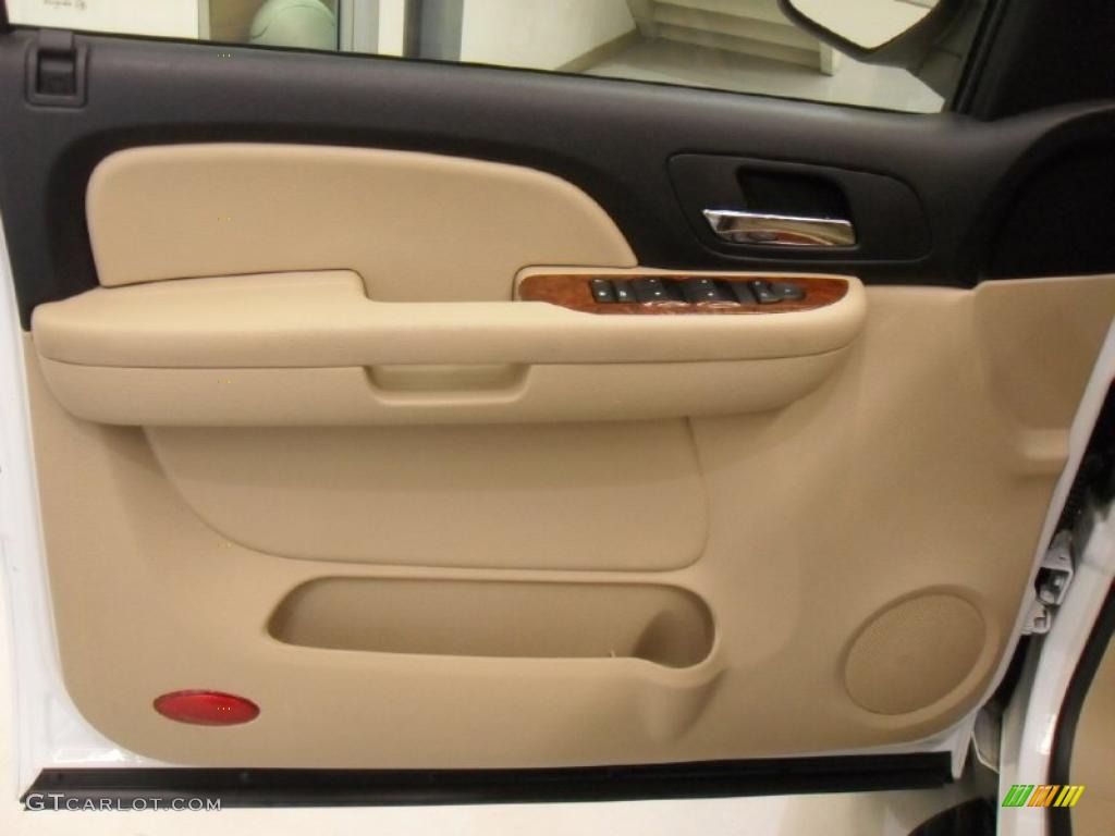 2007 Chevrolet Suburban 1500 LT Light Cashmere/Ebony Door Panel Photo #39177235