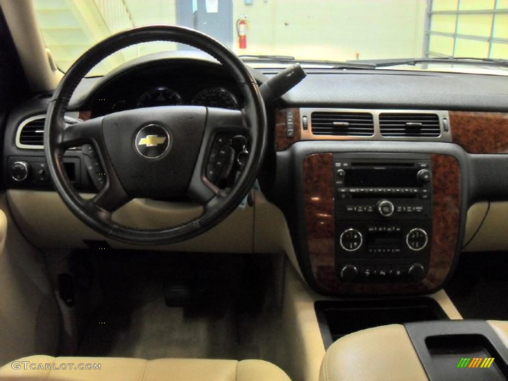 2007 Chevrolet Suburban 1500 LT Light Cashmere/Ebony Dashboard Photo #39177355