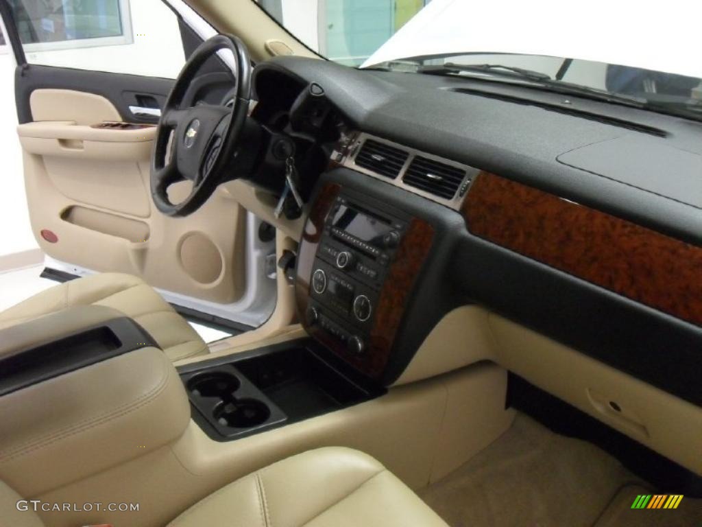 2007 Chevrolet Suburban 1500 LT Light Cashmere/Ebony Dashboard Photo #39177475