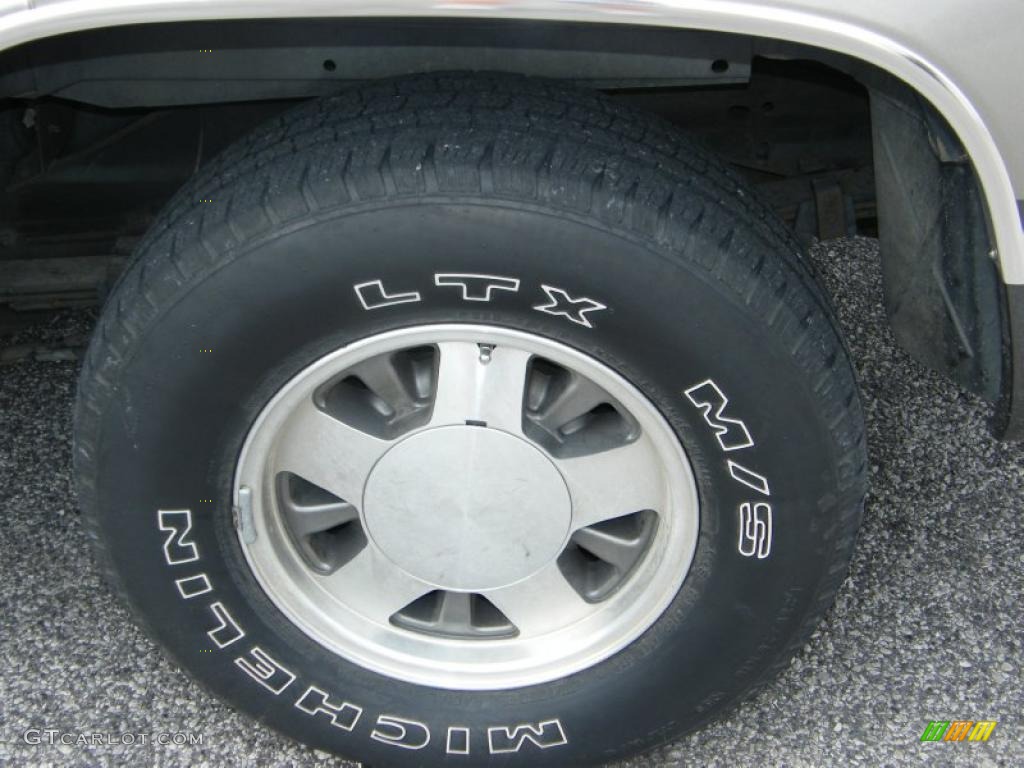 1999 Chevrolet Tahoe LS Wheel Photo #39179351