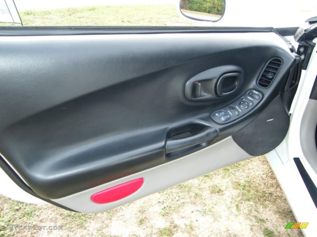 2000 Chevrolet Corvette Coupe Light Oak Door Panel Photo #39179959