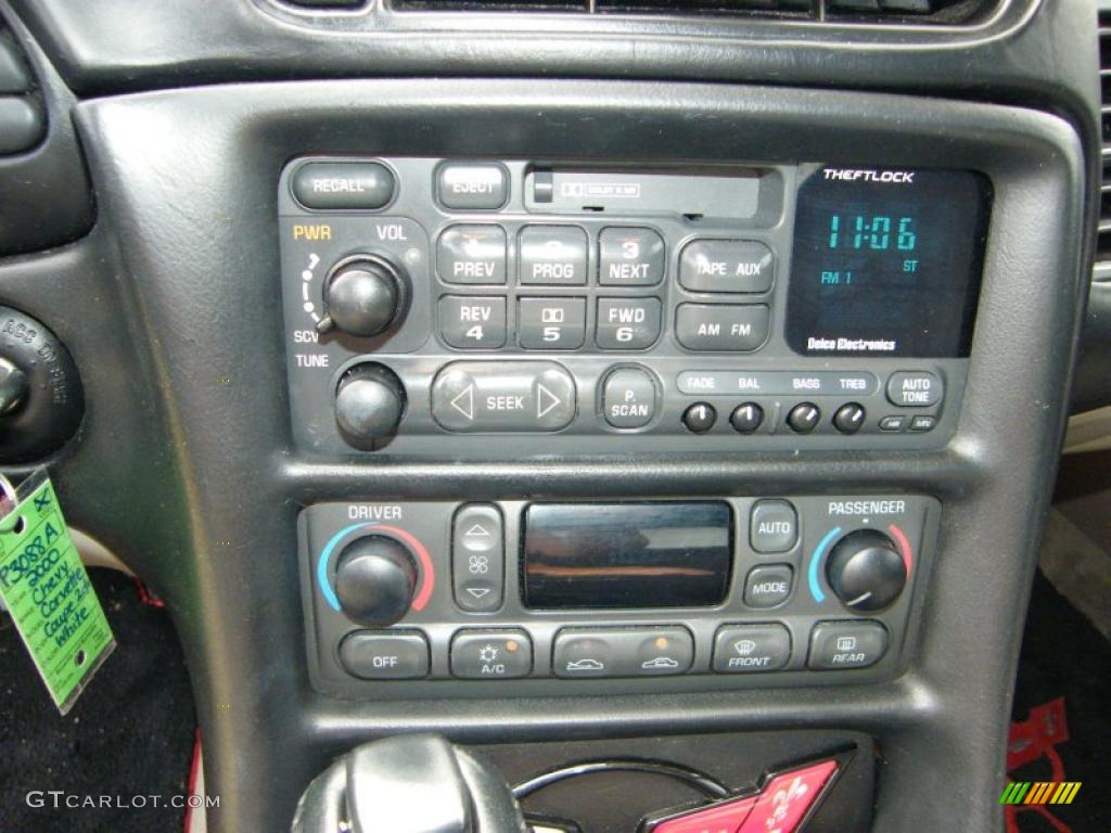 2000 Chevrolet Corvette Coupe Controls Photo #39180015