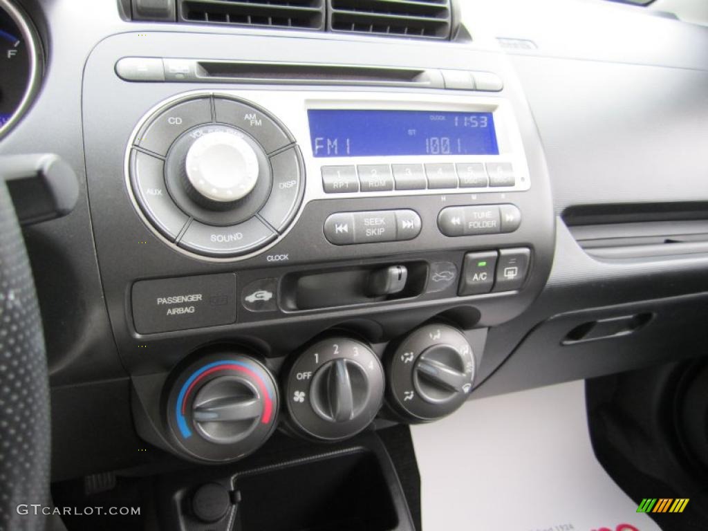 2007 Honda Fit Sport Controls Photo #39180391