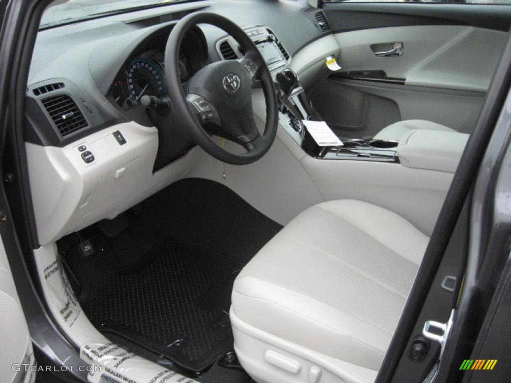 Light Gray Interior 2011 Toyota Venza I4 Photo #39181295