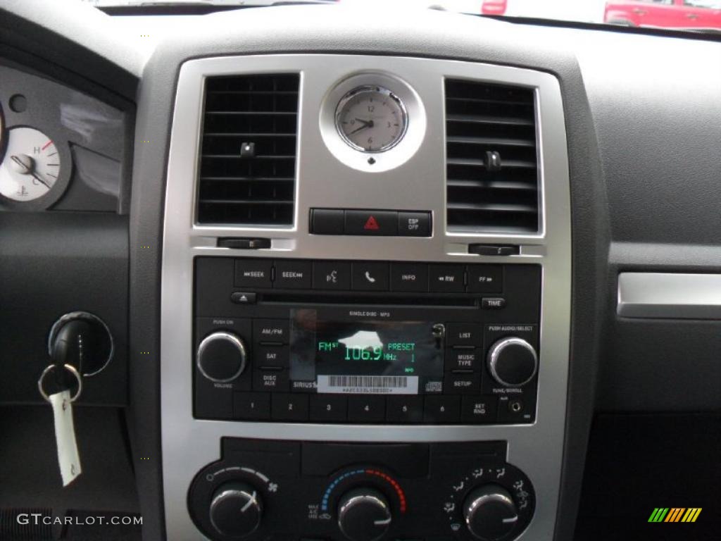 2010 Chrysler 300 Touring Controls Photo #39181323