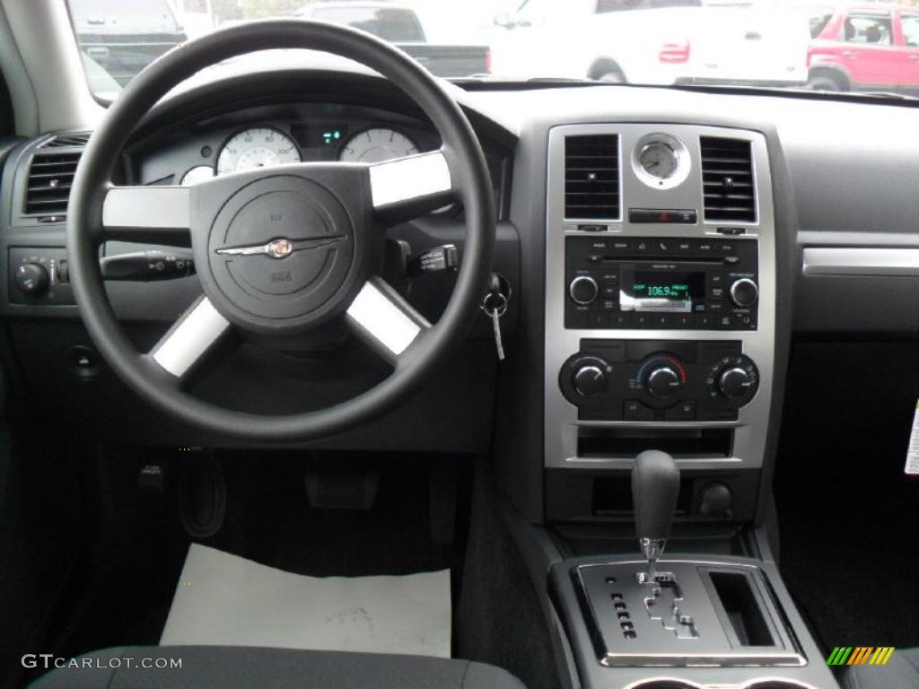 2010 Chrysler 300 Touring Dark Slate Gray Dashboard Photo #39181351
