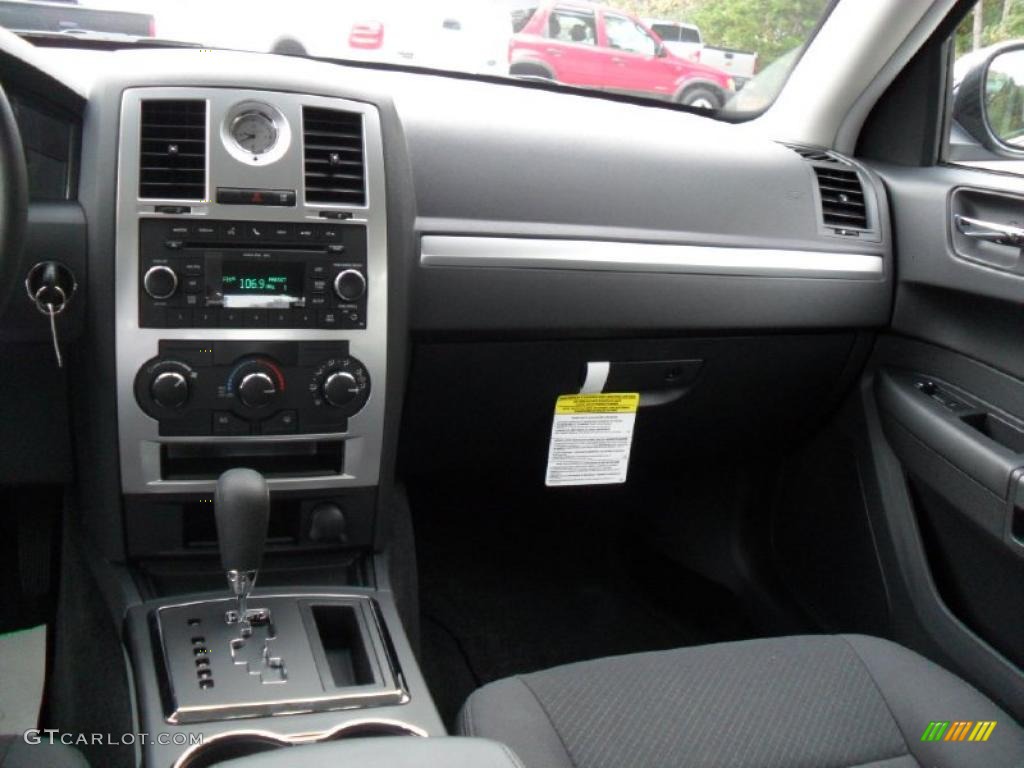 2010 Chrysler 300 Touring Dark Slate Gray Dashboard Photo #39181363