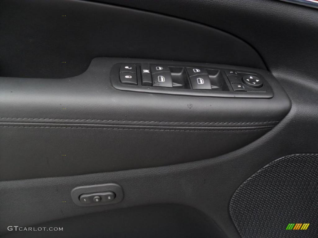 2011 Jeep Grand Cherokee Overland 4x4 Controls Photo #39181639