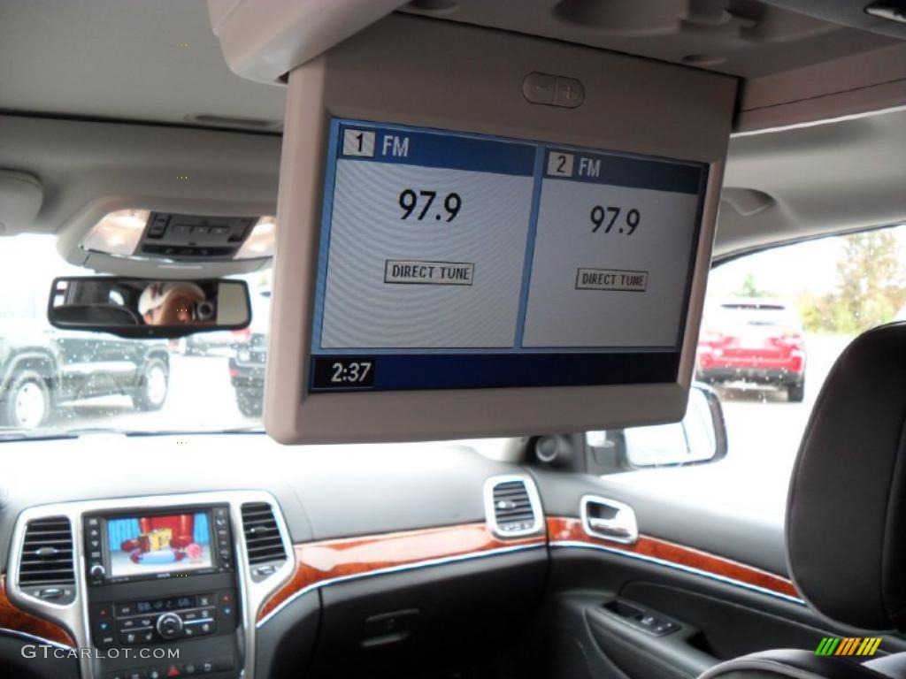 2011 Jeep Grand Cherokee Overland 4x4 Controls Photo #39181851