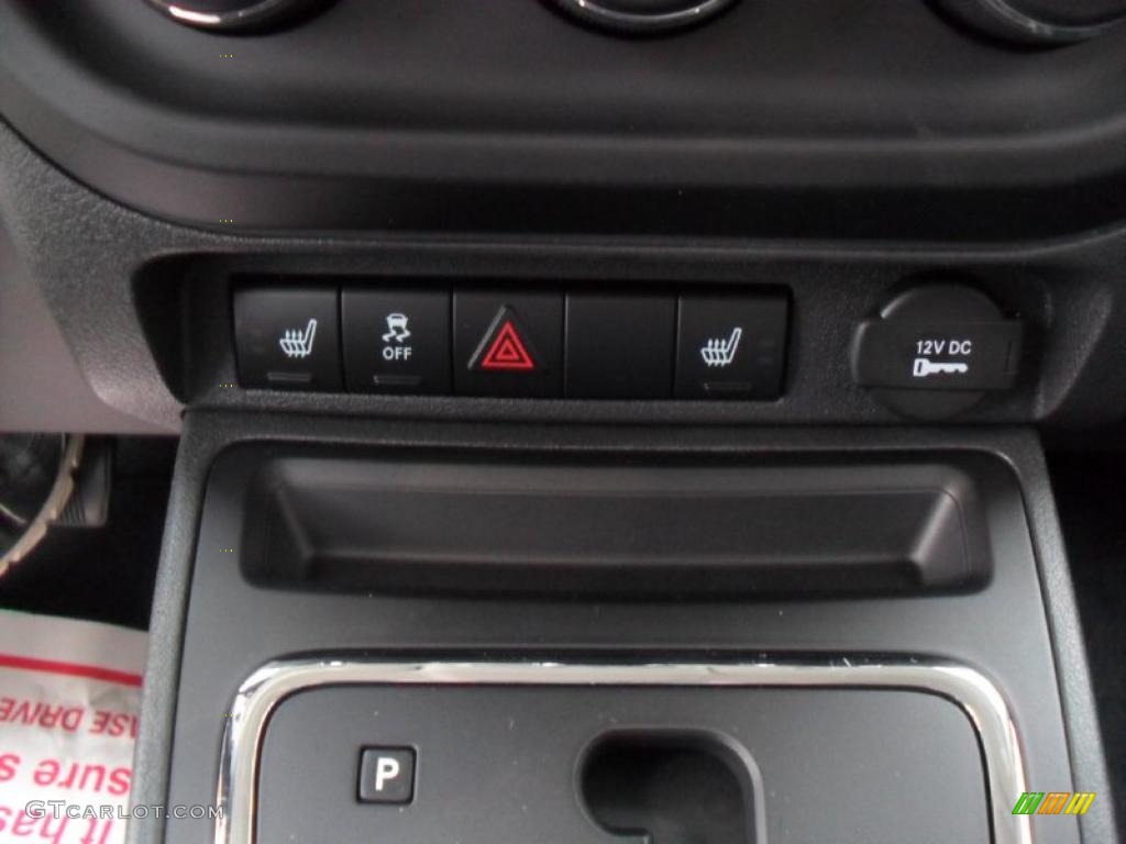 2011 Jeep Patriot Latitude Controls Photo #39182635
