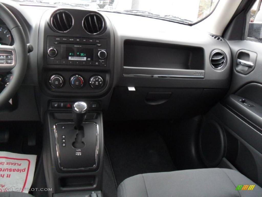 2011 Jeep Patriot Latitude Dark Slate Gray Dashboard Photo #39182715