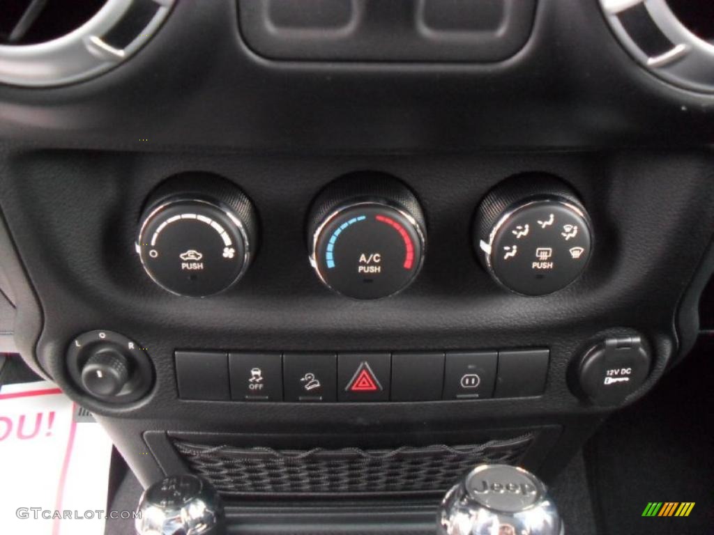 2011 Jeep Wrangler Sahara 4x4 Controls Photo #39183047