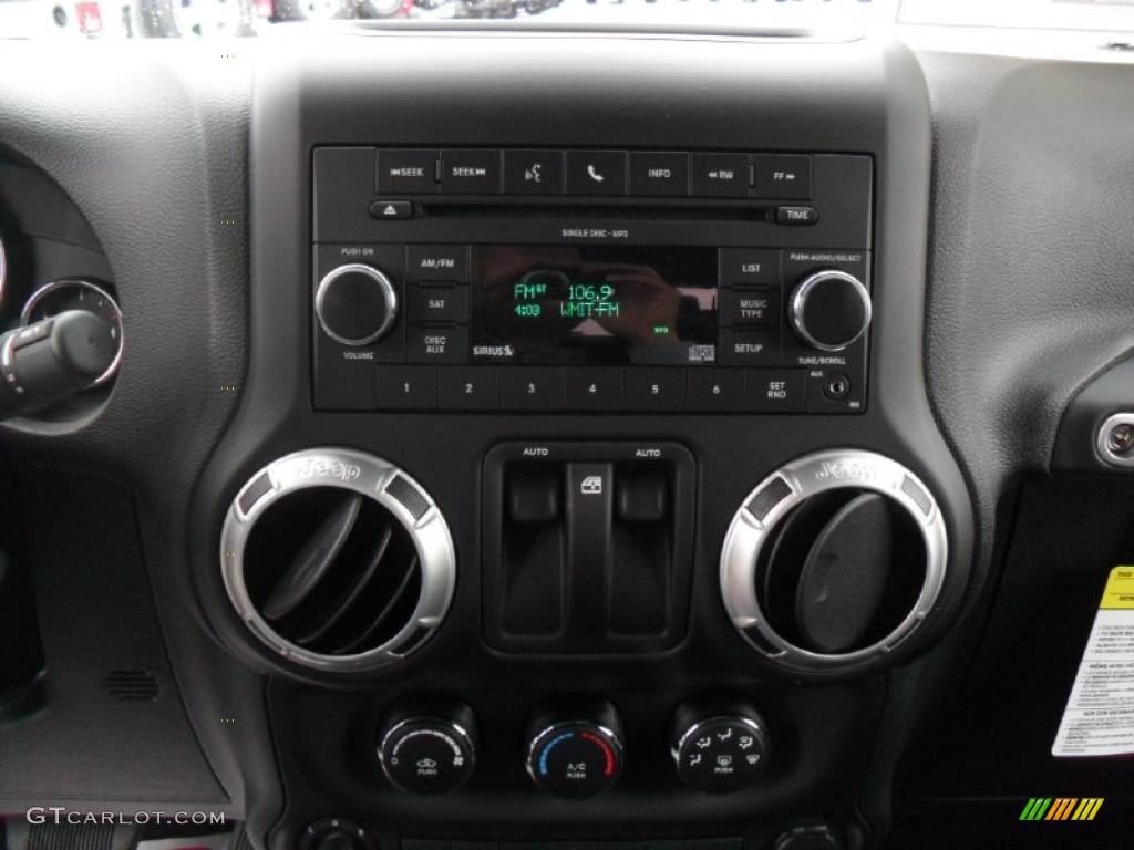 2011 Jeep Wrangler Sahara 4x4 Controls Photo #39183061