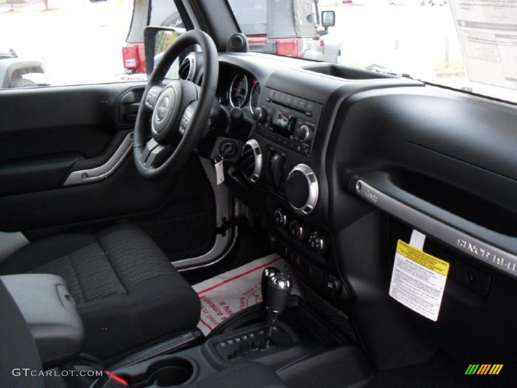 2011 Jeep Wrangler Sahara 4x4 Black Dashboard Photo #39183187