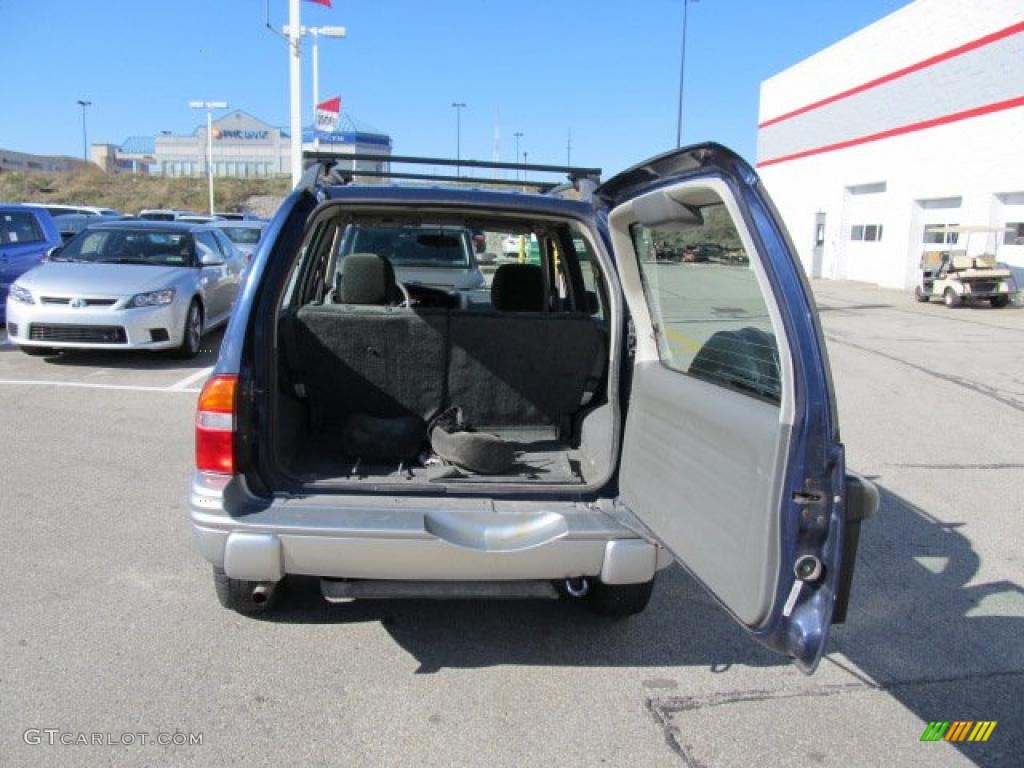 2001 Tracker LT Hardtop 4WD - Dark Blue Metallic / Medium Gray photo #13